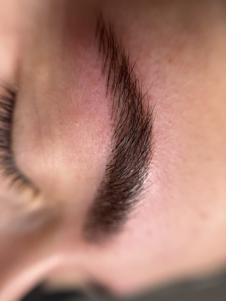 Maquillage semi permanent sourcils